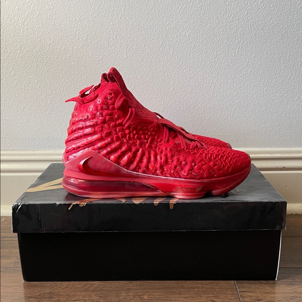 LeBron 17 “Christmas”